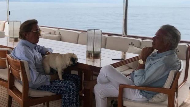 Valentino Garavani y Giancarlo Giammetti en el barco. (Foto: Instagram)