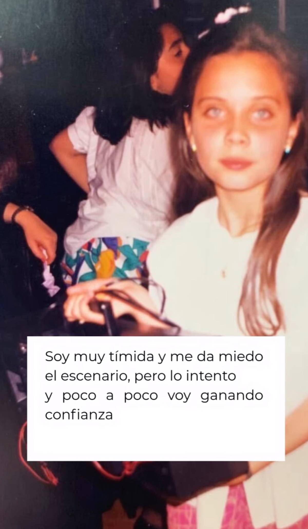 Imagen de su adolescencia: una niña tímida, de grandes ojos azules, que confiesa sentir miedo al escenario. (Redes Sociales)
