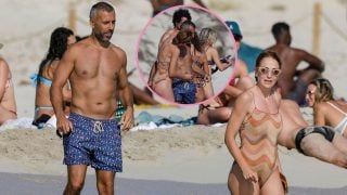 Bea Archidona y Carlo Danza durante sus vacaciones en Ibiza. (Foto: Gtres)