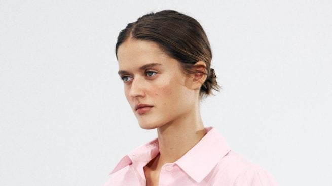 Le he copiado esta camisa de Zara a mi madre y todo el mundo me pregunta de dónde es: un básico elegante y pega con todo