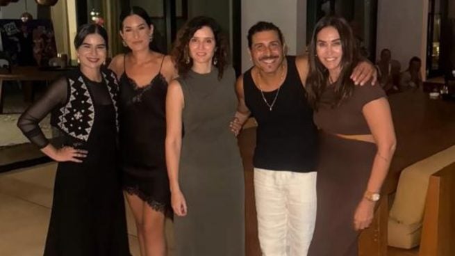 Vicky Martín Berrocal junto a Isabel Díaz Ayuso en Ibiza. (FOTO: REDES SOCIALES)
