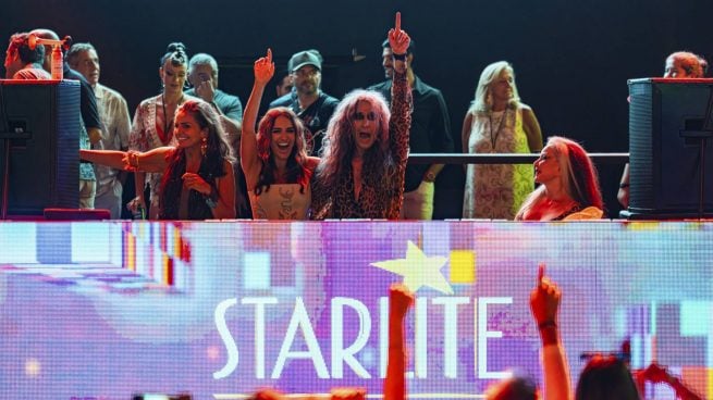 Mario Vaquerizo y Paula Echevarría en Starlite. (Foto: Gtres)