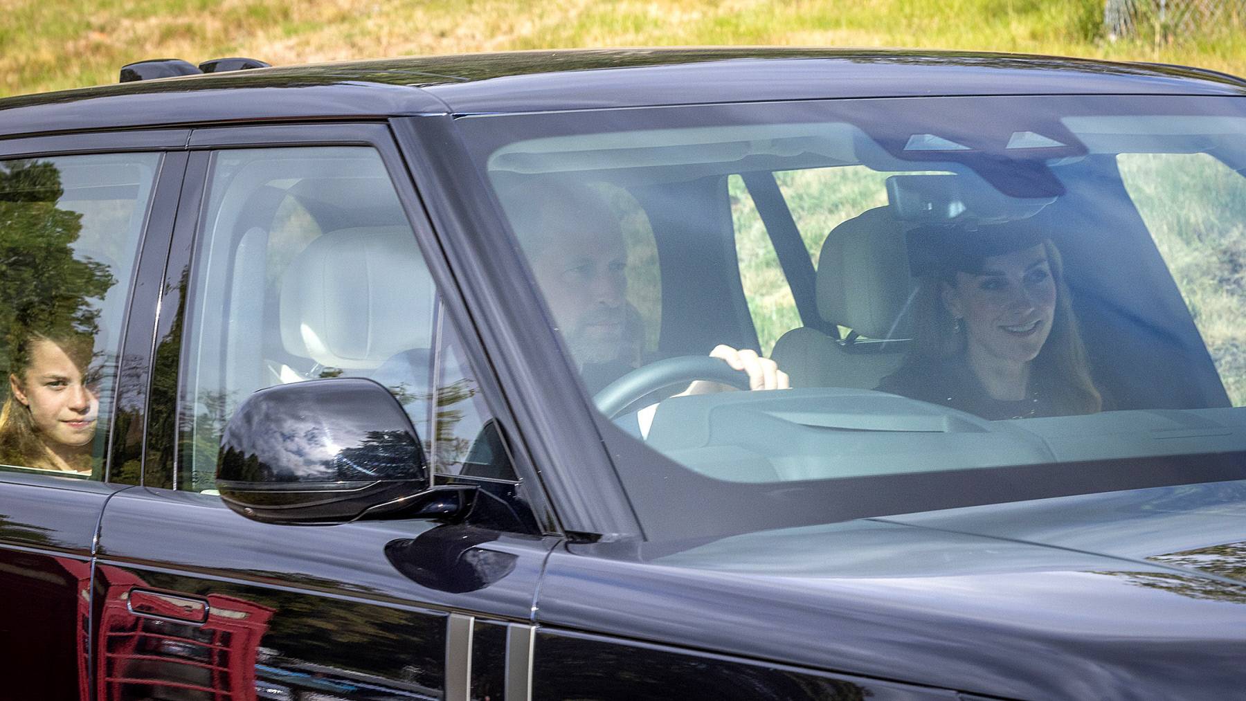 Kate Middleton, Guillermo de Inglaterra y la pequeña Charlotte. (Foto: Gtres)