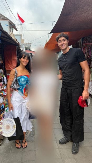 Aitana y Plex en un mercadillo de Bali. (FOTO: LOOK)