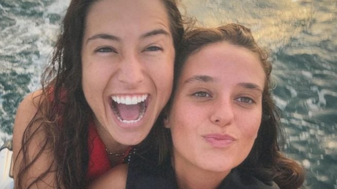 Victoria Federica y una amiga durante sus vacaciones. (Foto: Redes sociales)