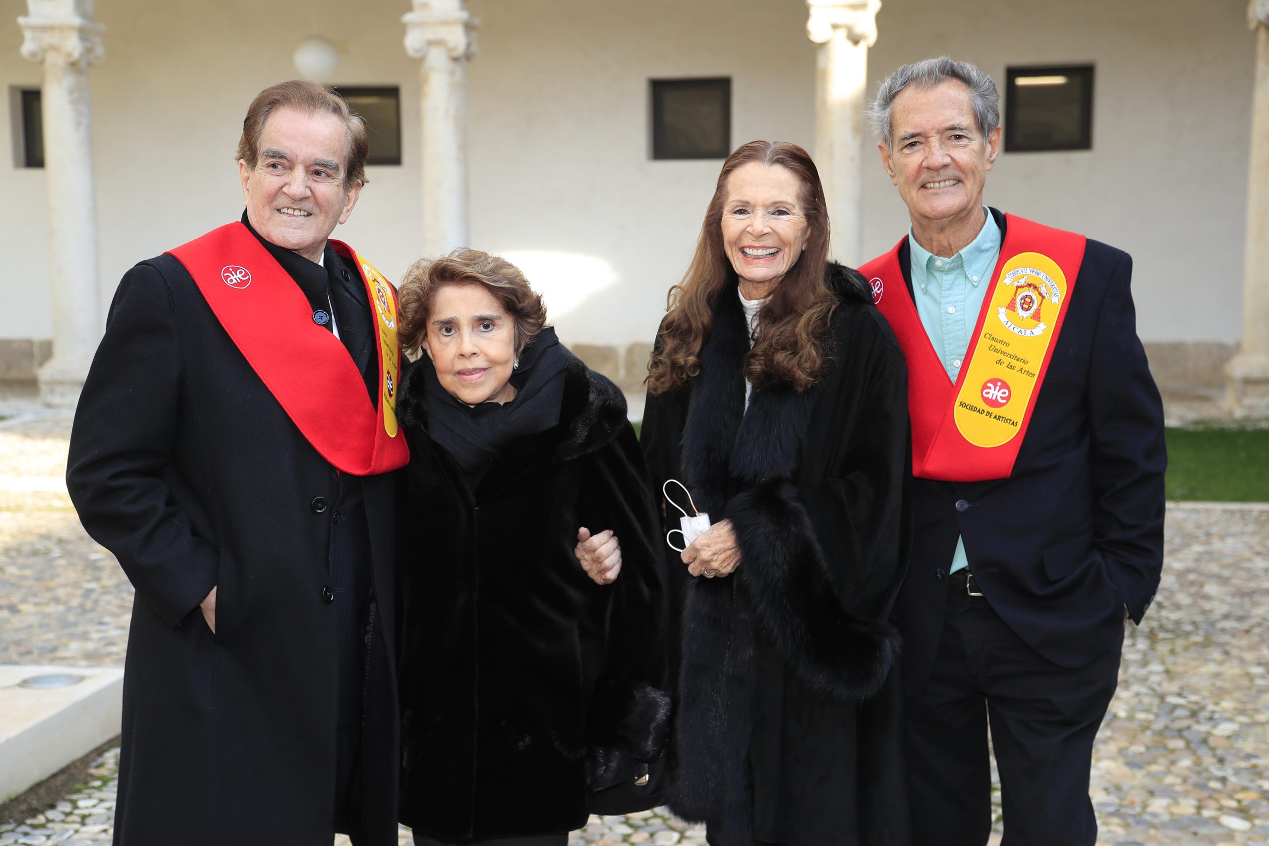 Manuel de la Calva y su familia. (Foto: Gtres)