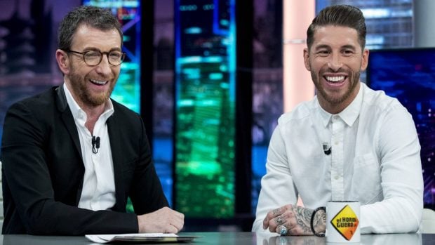 Pablo Motos y Sergio Ramos en 'El Hormiguero'. (Foto: Gtres)