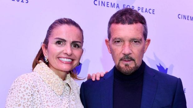 Sandra García-Sajuán y Antonio Banderas en un evento. (Foto: Gtres)
