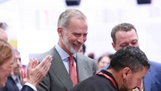 El Rey Felipe VI, muy sonriente en Madrid. (Foto: Gtres)