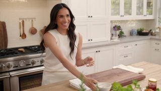 Meghan Markle durante la grabación de su serie. (Foto: Gtres)
