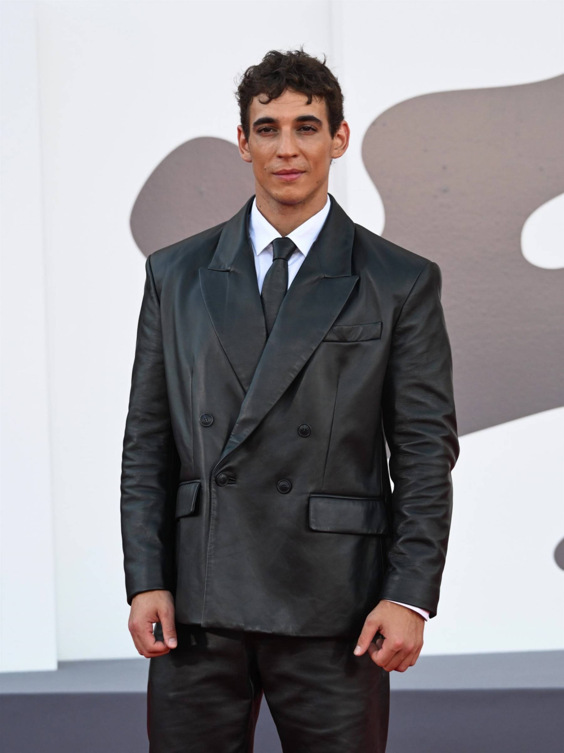 Miguel Herrán en el Festival de Venecia. (Foto: Gtres)