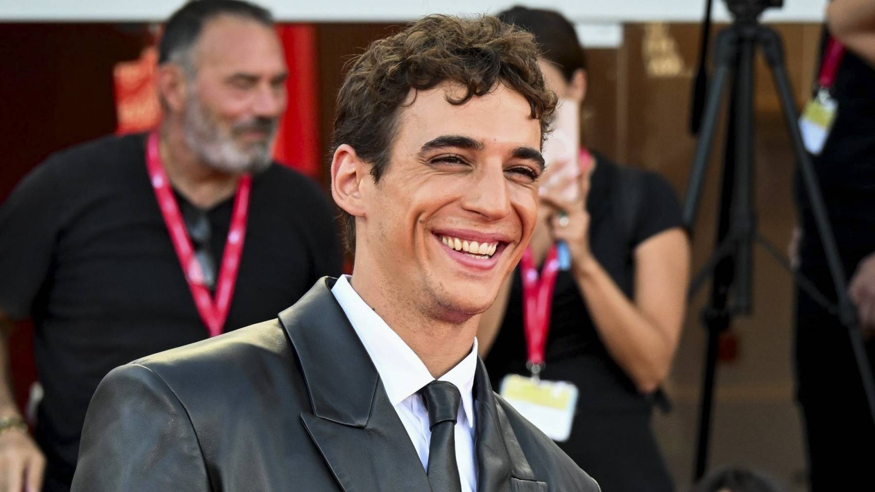Miguel Herrán irradia tranquilidad en Venecia mientras Celia Pedraza estrena romance