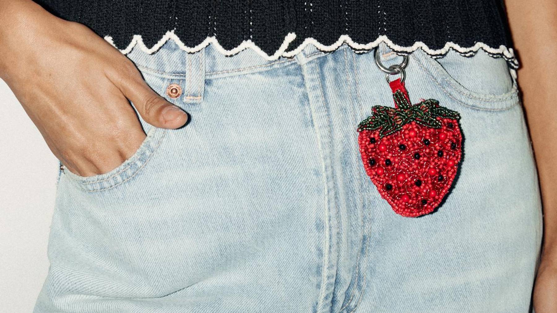 Zara se apunta a la moda de los ‘charms’ y vende los más bonitos para lucir en la vuelta al trabajo