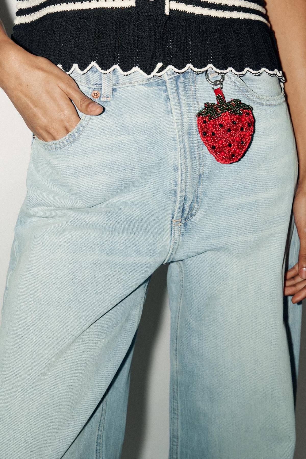 Charm de fresa. Zara