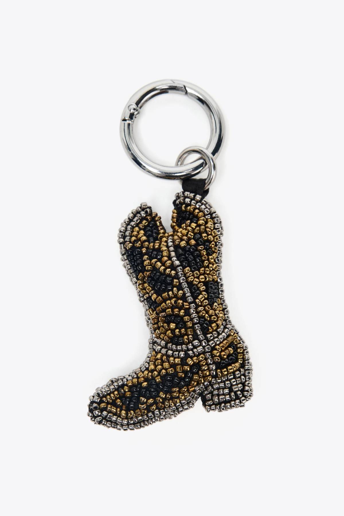 Charm de bota vaquera bordada con abalorios. Zara