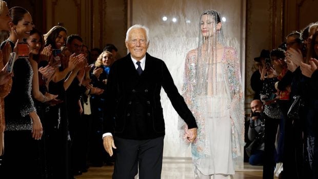 Giorgio Armani durante uno de sus desfiles. (Foto: Gtres)