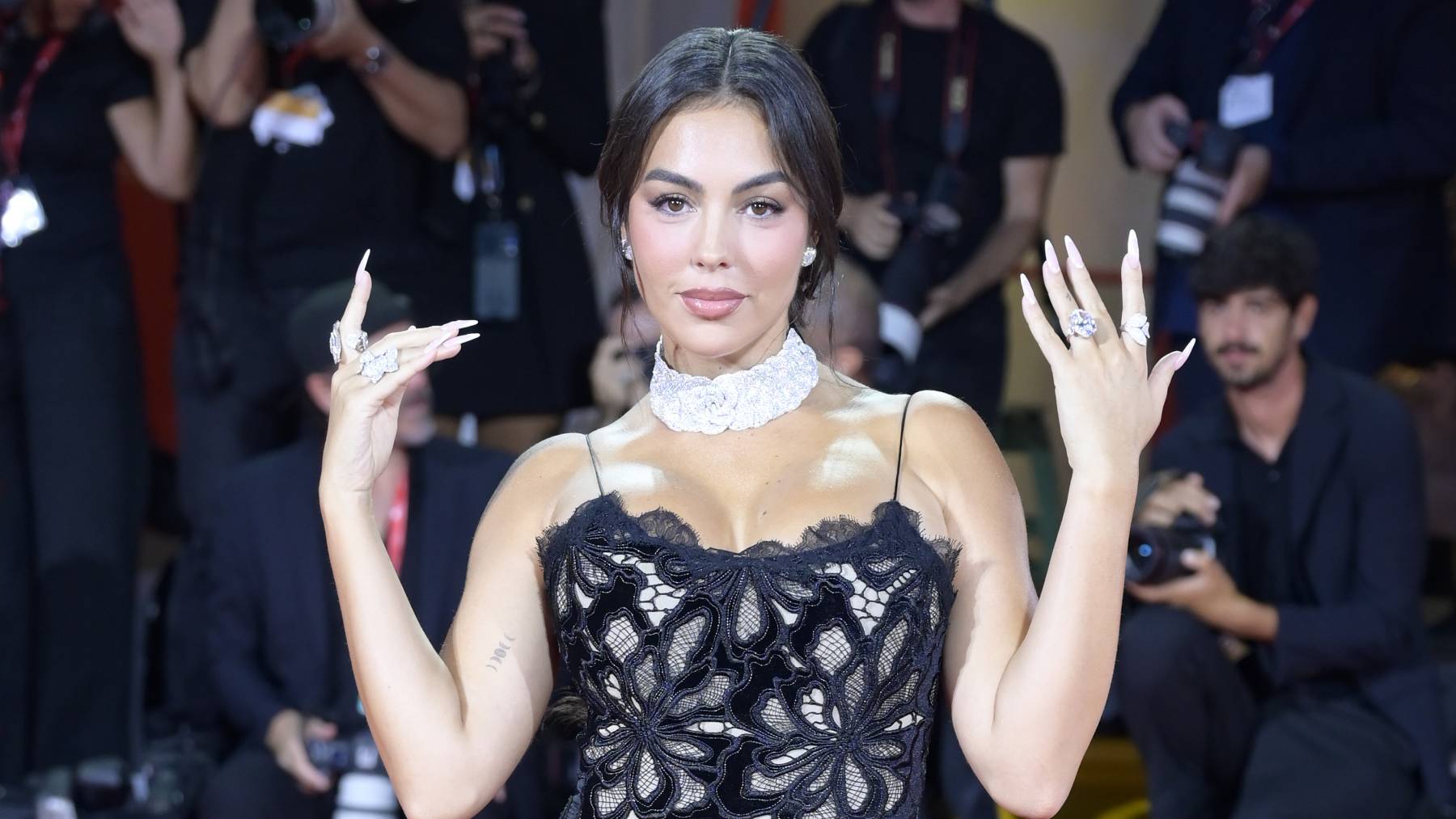 Anillos de compromiso XL: lo que de verdad dicen los diamantes de Georgina Rodríguez y Taylor Swift