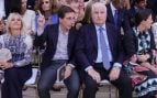 Almeida y Teresa Urquijo, en el 'front row' del desfile junto al duque de Alba y Eugenia Martínez de Irujo. (FOTOS: REDES SOCIALES)