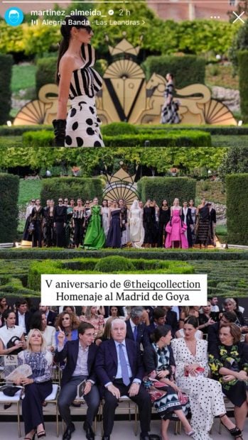 Almeida y Teresa Urquijo, en el 'front row' del desfile junto al duque de Alba y Eugenia Martínez de Irujo. (FOTOS: REDES SOCIALES)