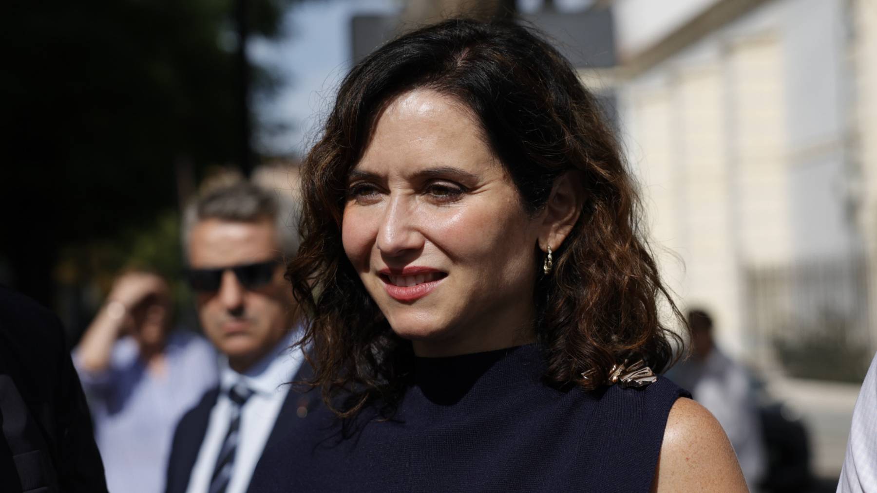 Isabel Díaz Ayuso confirma su estatus de ‘it-girl’ política con un top de Zara