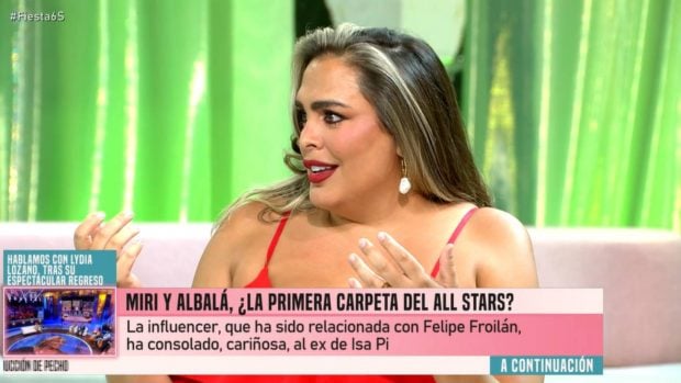 Amor Romeira en el plató de 'Fiesta'. (Foto: Telecinco)
