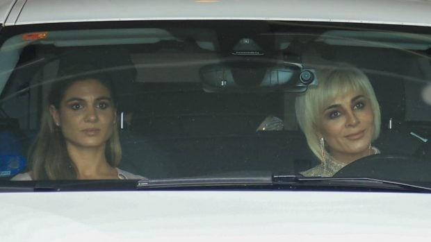 Ana María Aldón y Gema Aldón en un coche. (Foto: Gtres)