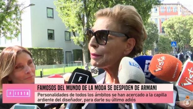 Antonia Dell'Atte en el velatorio de Giorgio Armani. (Foto: Telecinco)