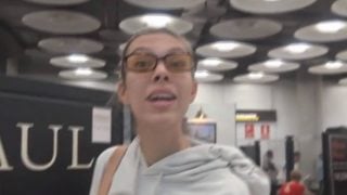 Alejandra Rubio en el aeropuerto de Madrid. (Foto: Telecinco)