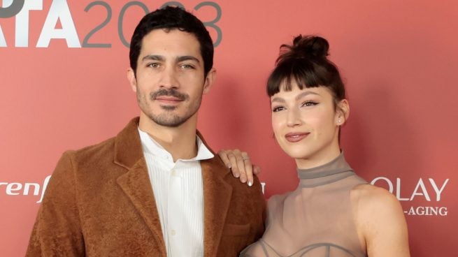Úrsula Corberó y Chino Darín en un photocall. (Foto. Gtres)