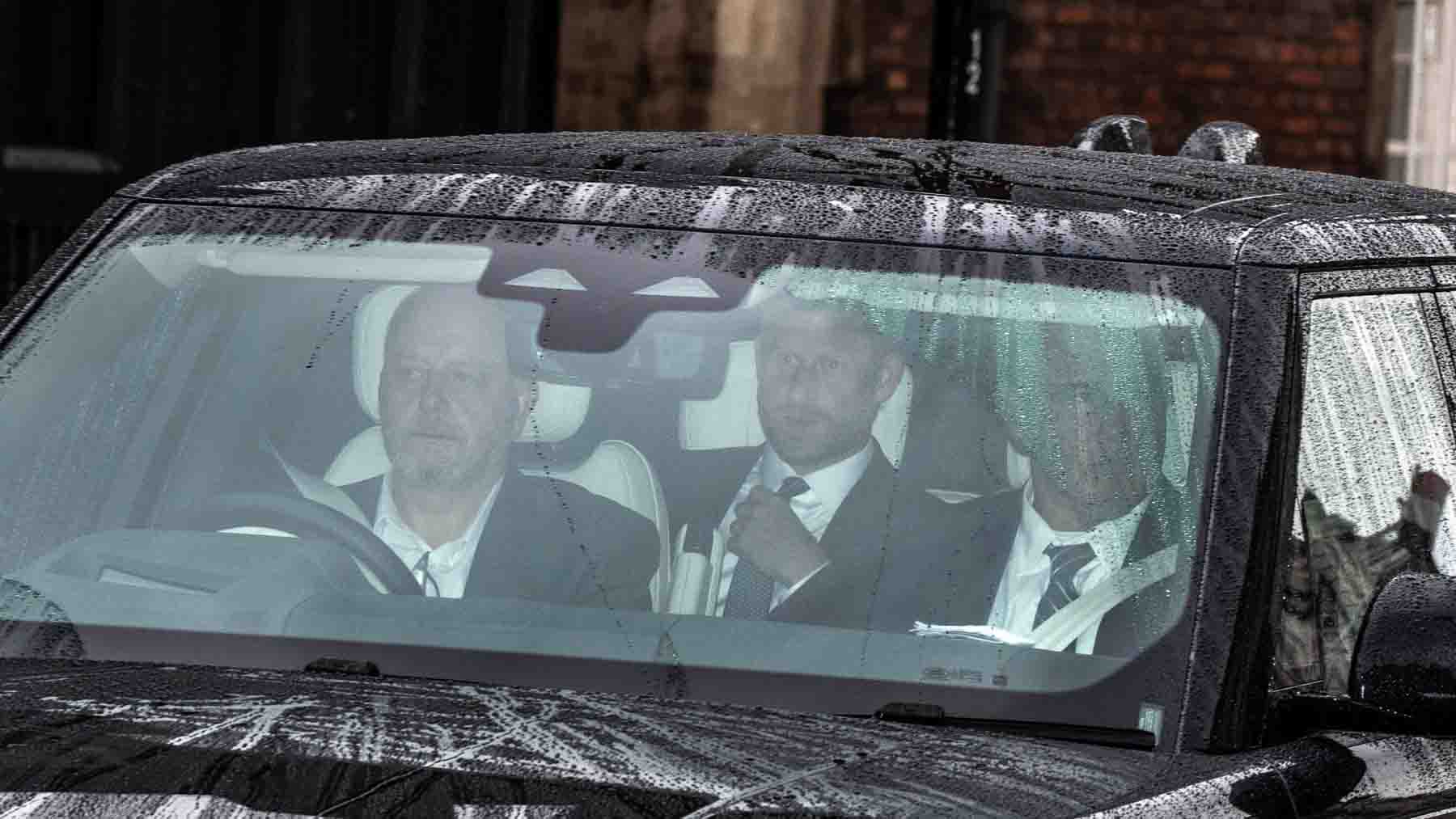 Harry, Carlos III, Clarence House