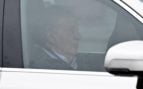 El Rey Juan Carlos I en el interior de un coche. (Foto: Gtres)
