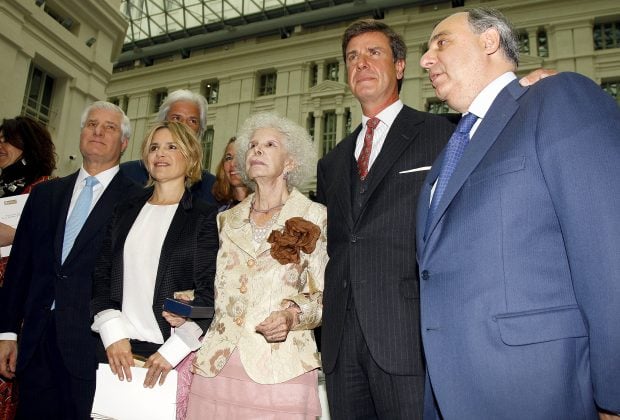 La duquesa de Alba con parte de sus hijos. (FOTO: GTRES)