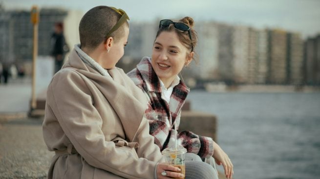 Furor en Stradivarius por la chaqueta estilo Barbour que todas quieren para este otoño: el precio es de broma
