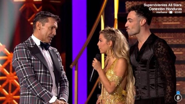 Jesús Vázquez, Nerea Rodríguez y un bailarín en 'Bailando con las estrellas'. (Foto: Telecinco)