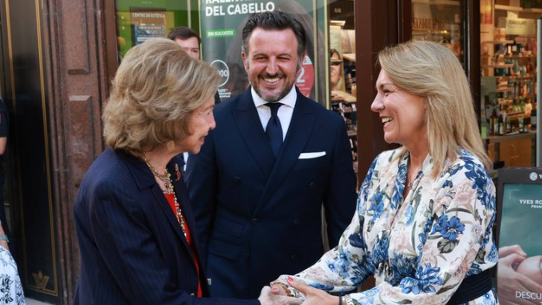 La Reina Sofía deslumbra con un guiño de estilo a Letizia en su 53 cumpleaños
