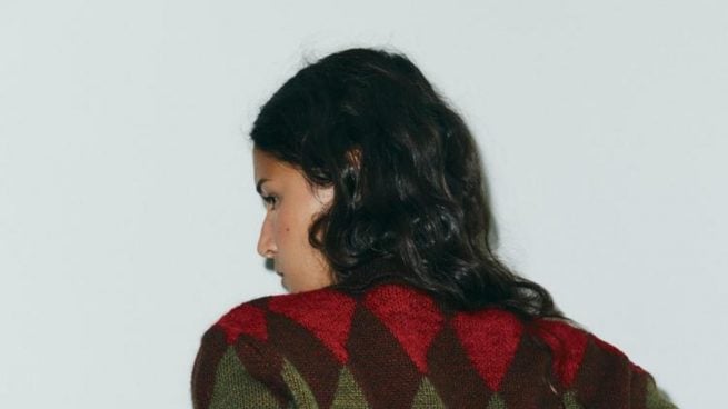 8 chaquetas y cárdigans de Zara para sobrevivir al entretiempo: elegantes, estilosas y combinan con todo