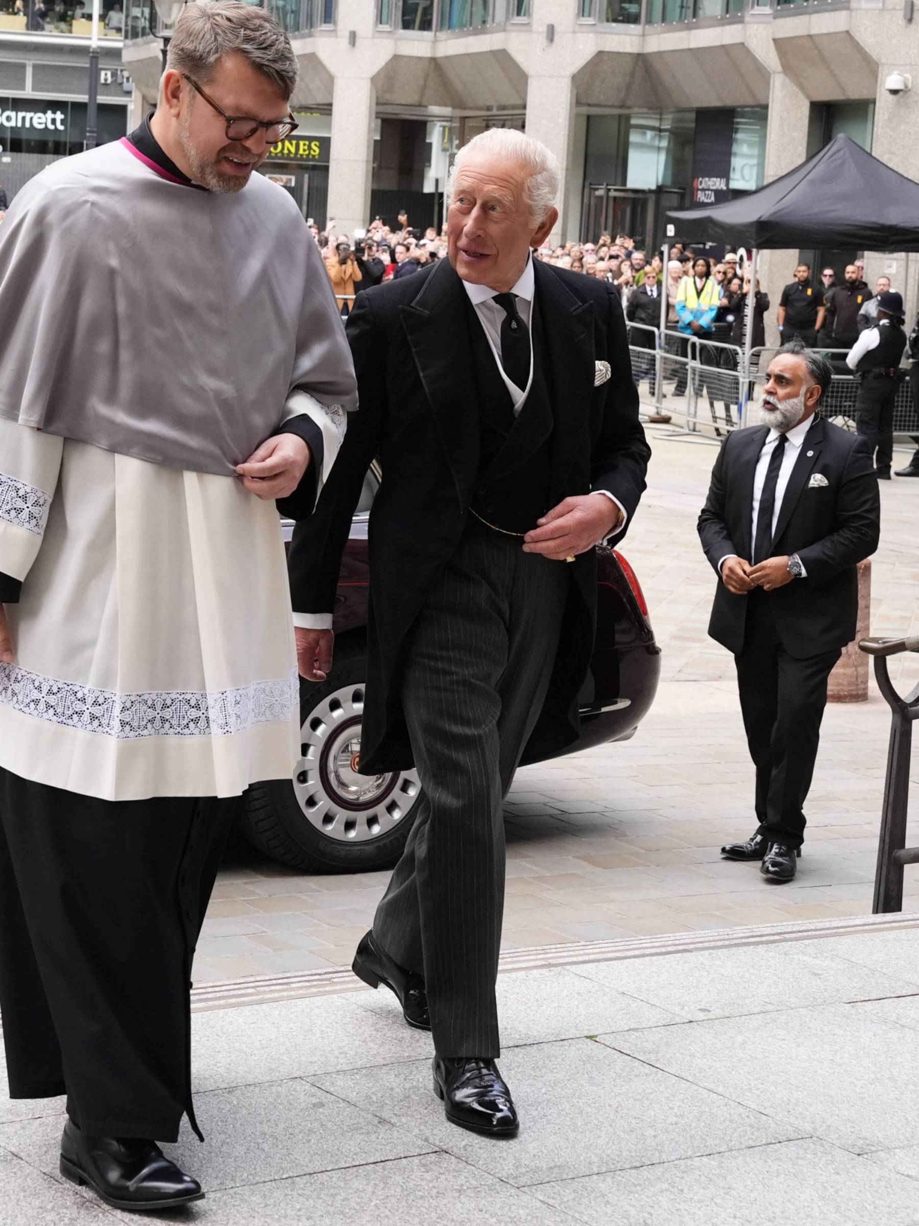 El rey Carlos III en el funeral de la duquesa de Kent. (Foto: Gtres)