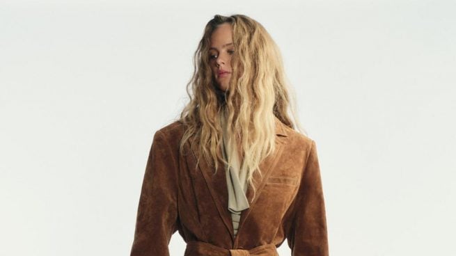Adiós abrigos, Zara tiene esta chaqueta de ante con la que triunfarás este otoño y van con cualquier look