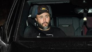 Kiko Rivera en el interior de un coche. (Foto: Gtres)