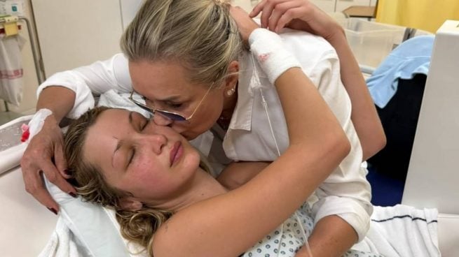 Bella Hadid y su madre en el hospital. (Foto: @yolanda.hadid)