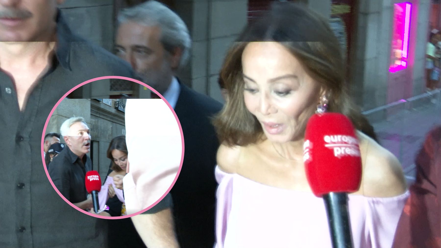 El tremendo tropezón de Isabel Preysler en el desfile de Carolina Herrera, en imágenes