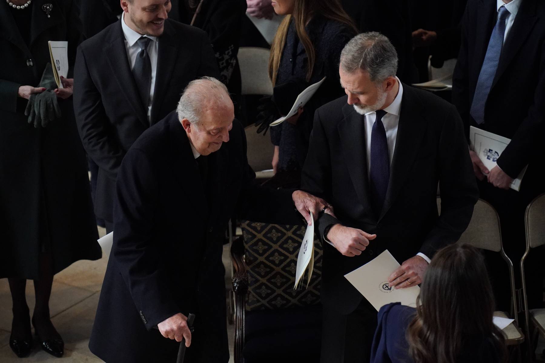 Don Juan Carlos I y el Rey Felipe VI en Windsor. (Foto: Gtres)