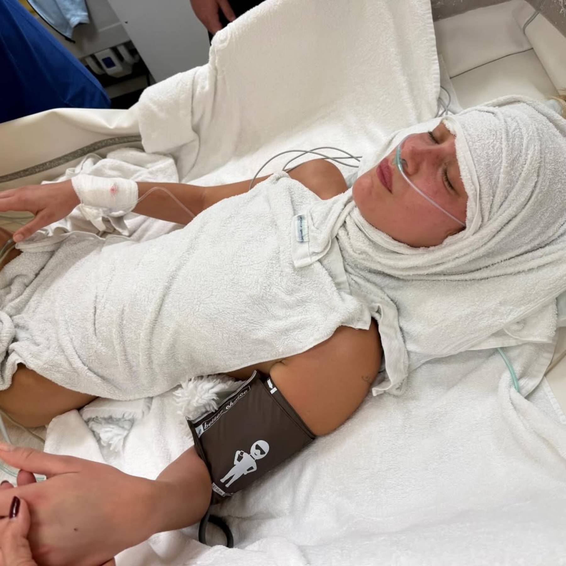 Bella Hadid en el hospital. (Foto: @yolanda.hadid)