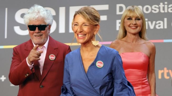Pedro Almodóvar, Yolanda Díaz y Cayetana Guillén Cuervo en el Festival de Cine de San Sebastián. (Fotos: Gtres)