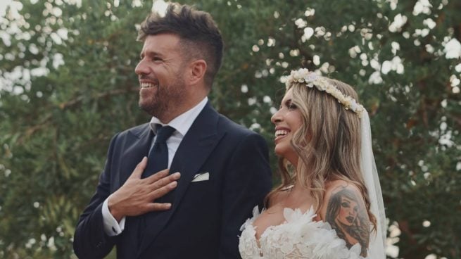Pablo López y Laura Rubio en su boda en Cádiz. (Foto: Gtres)