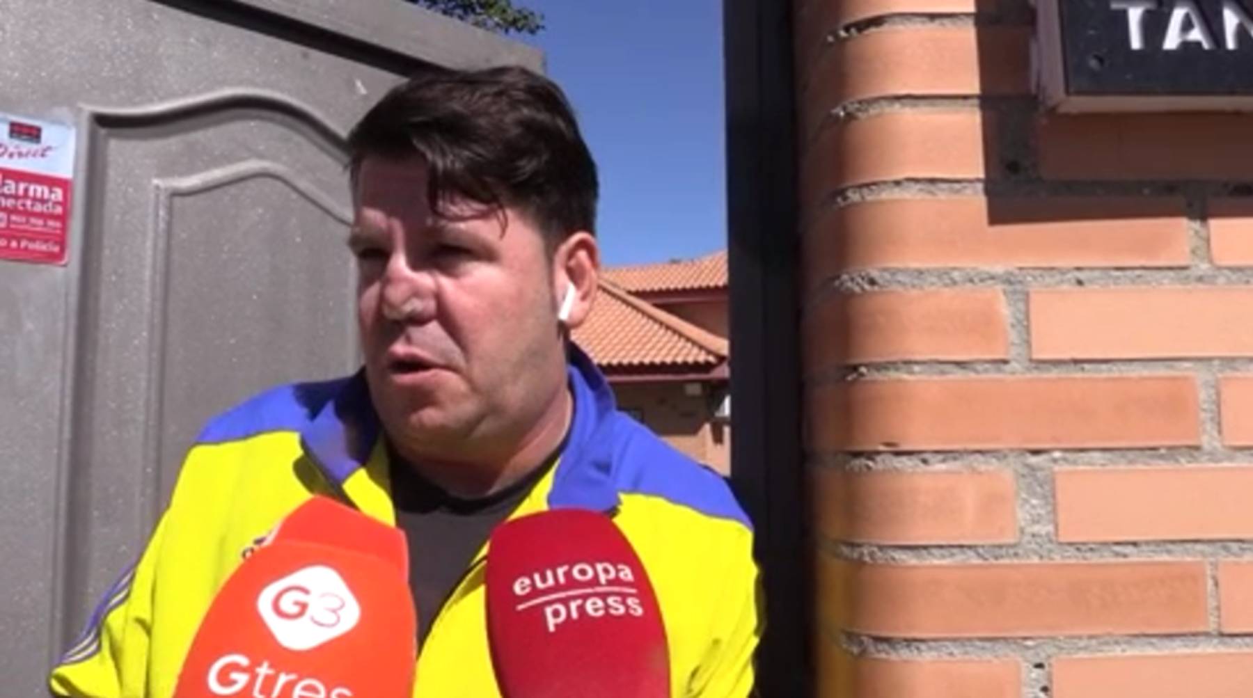 Lucas, de 'Andy y Lucas', en las inmediaciones de su casa. (Foto: Gtres)