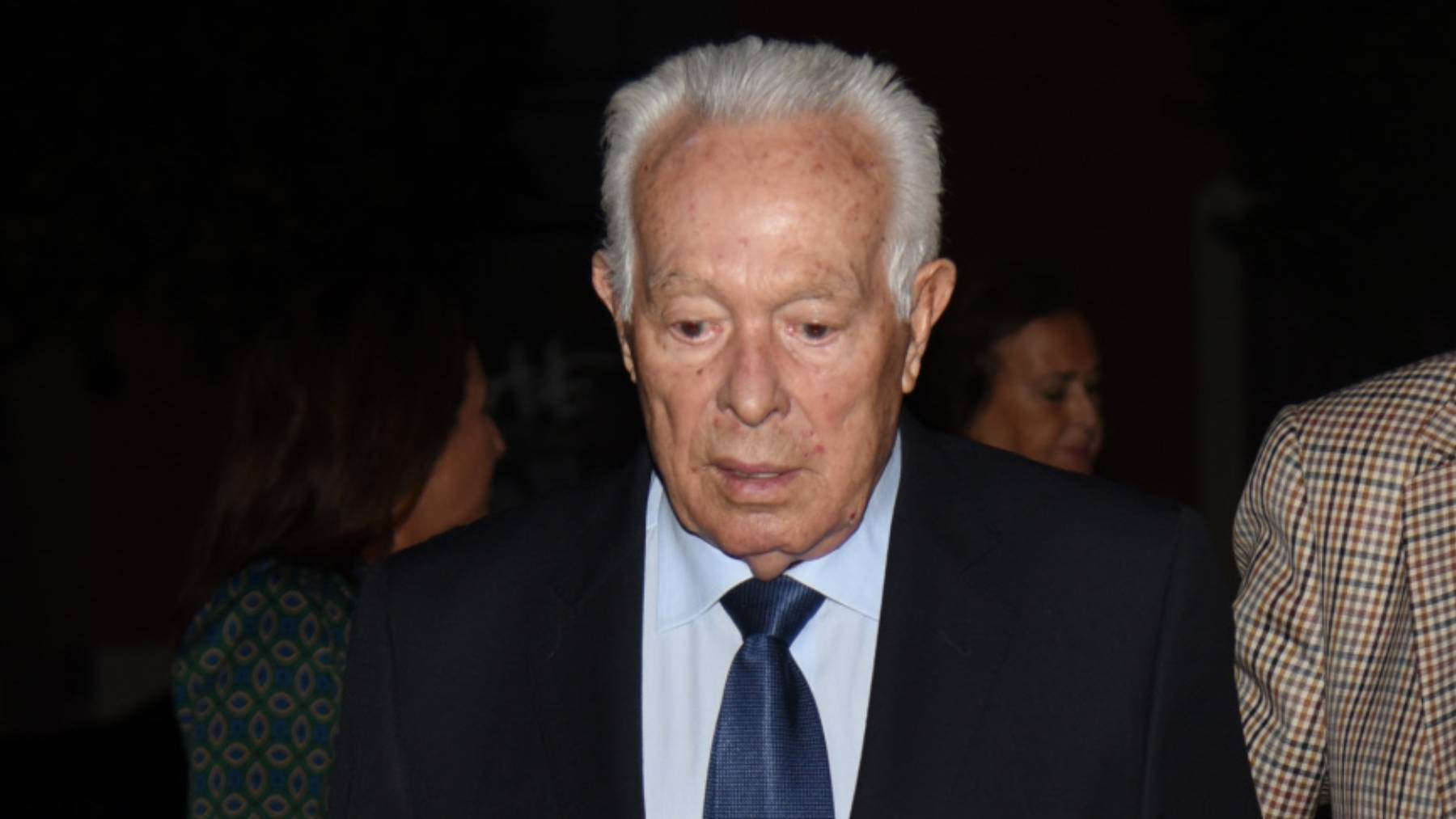Mejora el estado de Curro Romero: el torero podría pasar a planta en las próximas horas