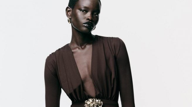 No busques más: Zara el vestido perfecto para las bodas de otoño y cuesta menos de 30 euros