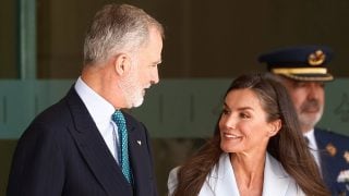Los Reyes Felipe y Letizia en un acto oficial. (Foto: Gtres)