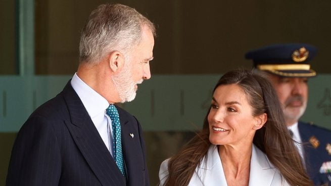 Los Reyes Felipe y Letizia en un acto oficial. (Foto: Gtres)